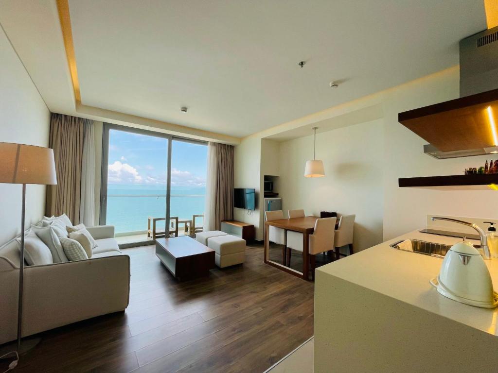 Picture of Stunning 2BDR Apartment Ocean View! Rooftop Pool, Danang – Updated 2023 ...