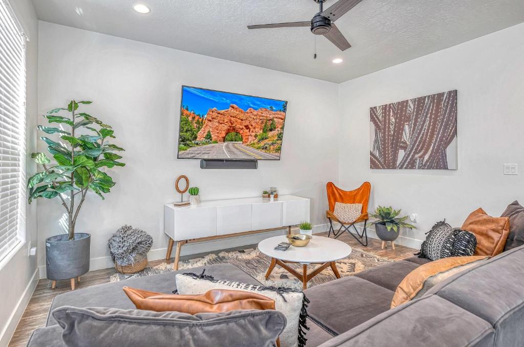 a living room with a couch and a table at Southern Retreat, Priv Patio with Hot Tub, Zions. in Washington