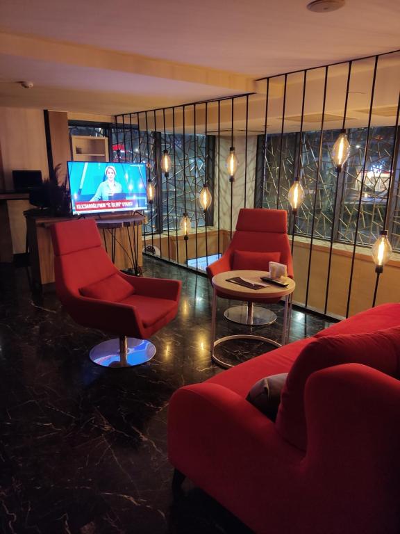 A seating area at Kuhla Hotel