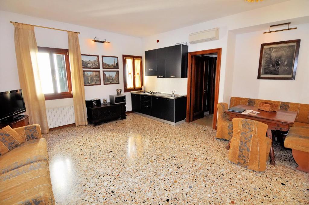 Casa Dei Pittori Venice Apartments - 17