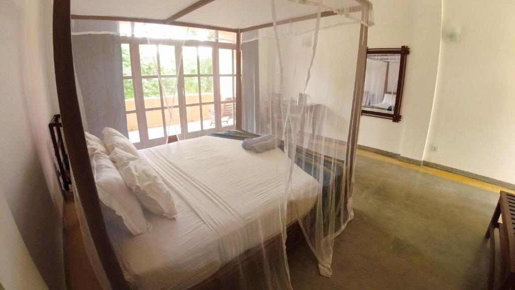 Postel nebo postele na pokoji v ubytování Esprit d'Ici Hotel