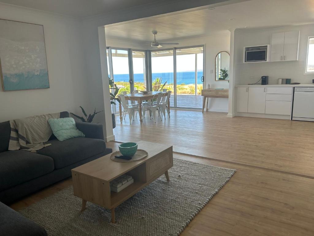 Kuchyň nebo kuchyňský kout v ubytování Ocean View Retreat