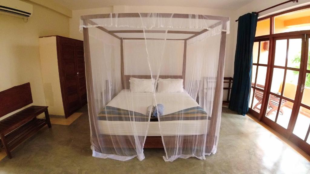 Postel nebo postele na pokoji v ubytování Esprit d'Ici Hotel