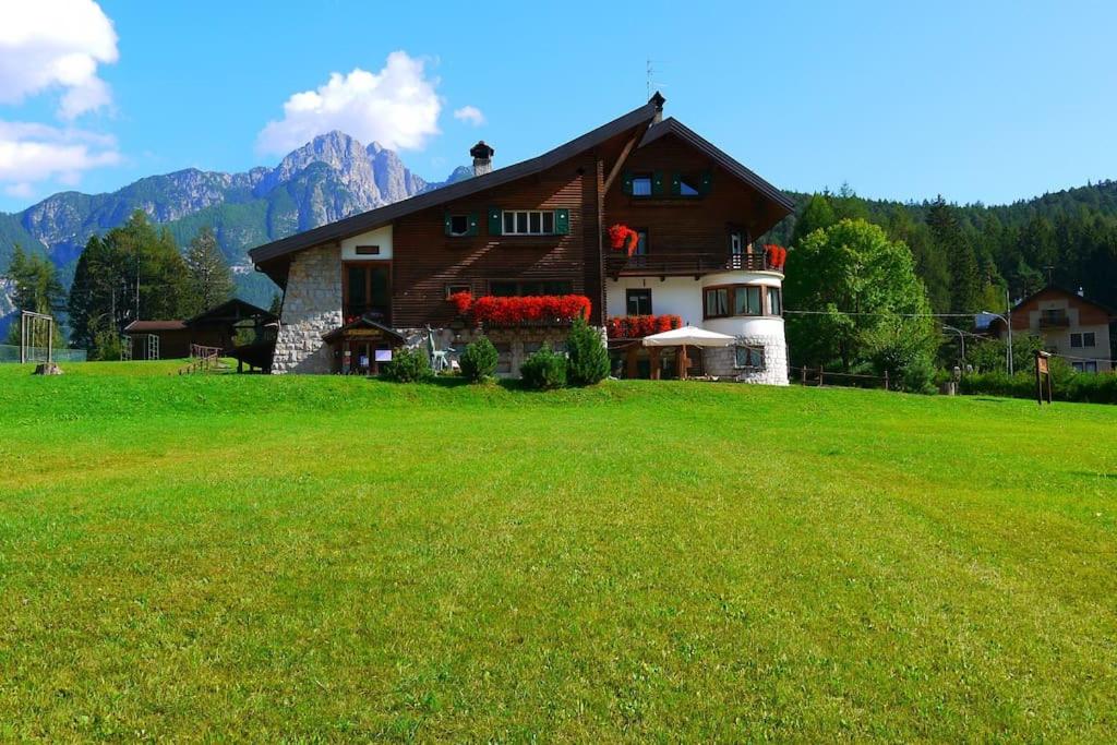 En generel udsigt til bjerge eller udsigt til bjerge taget fra lejligheden