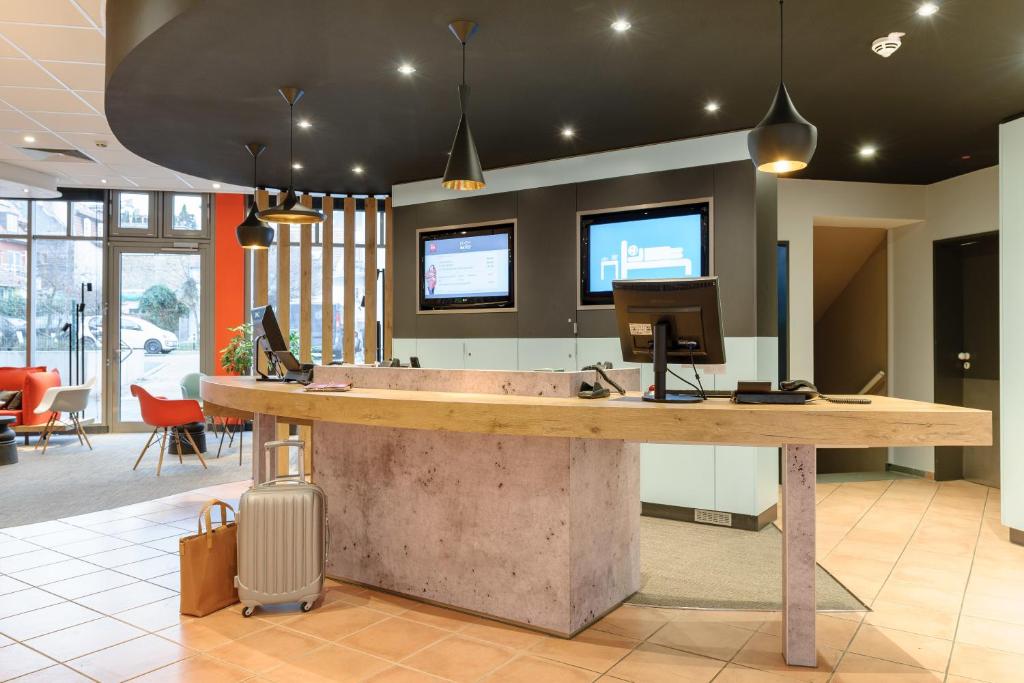 TV a/nebo společenská místnost v ubytování ibis Hotel Erfurt Altstadt