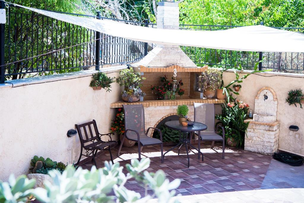 Patio lub wspólna przestrzeń na świeżym powietrzu w obiekcie Anastellar