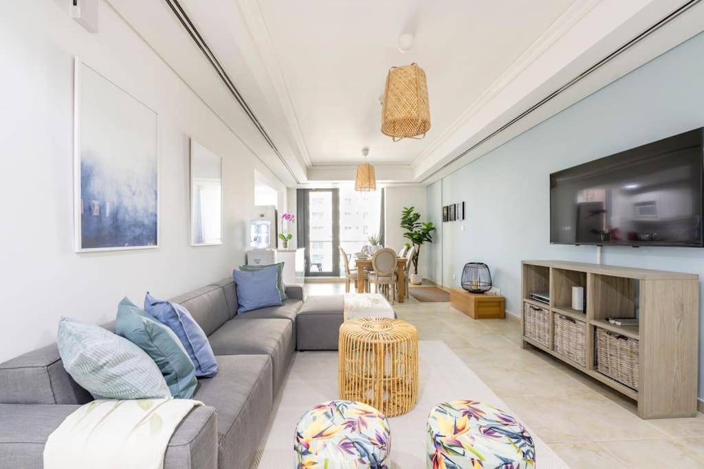 Stylish and upgraded 3 Bedroom + Single Room (all four en-suite) – JLT