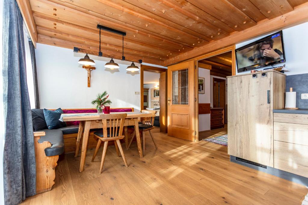 Kuchyňa alebo kuchynka v ubytovaní Ferienwohnung am Baby & Kinderbauerhof Stefflhof