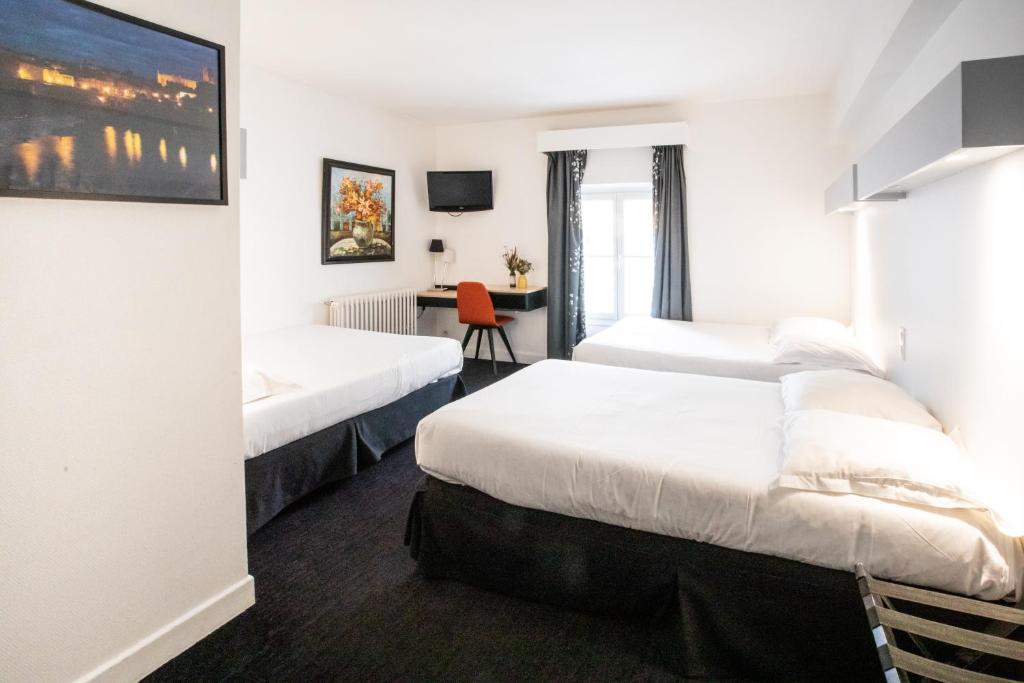 Rúm í herbergi á Hôtel Brasserie du Parc