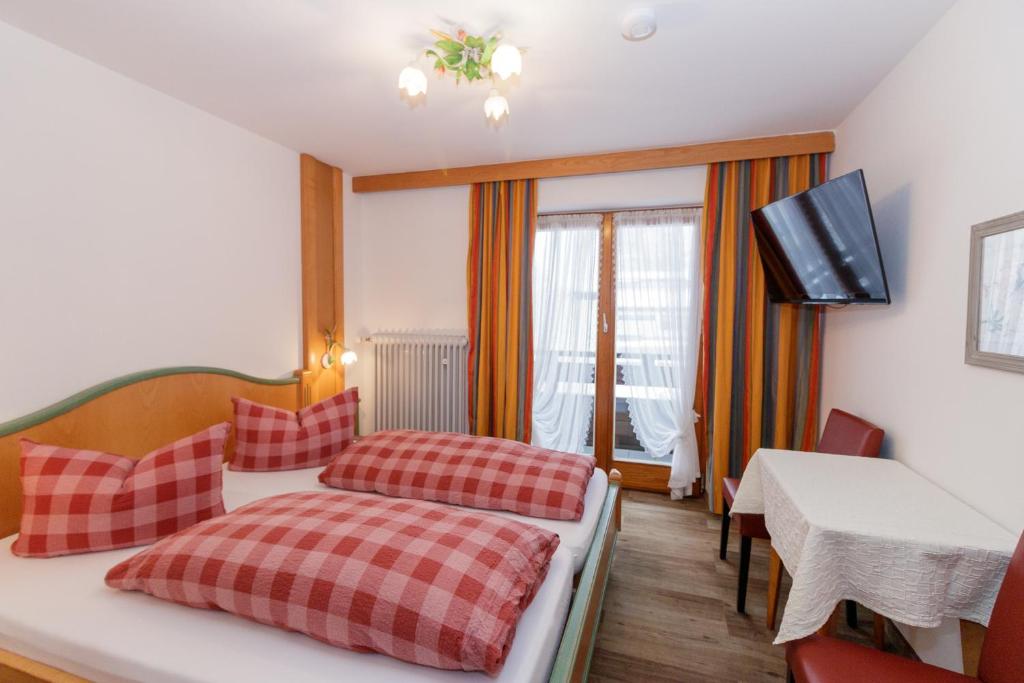 Postel nebo postele na pokoji v ubytování Hotel Binderhäusl