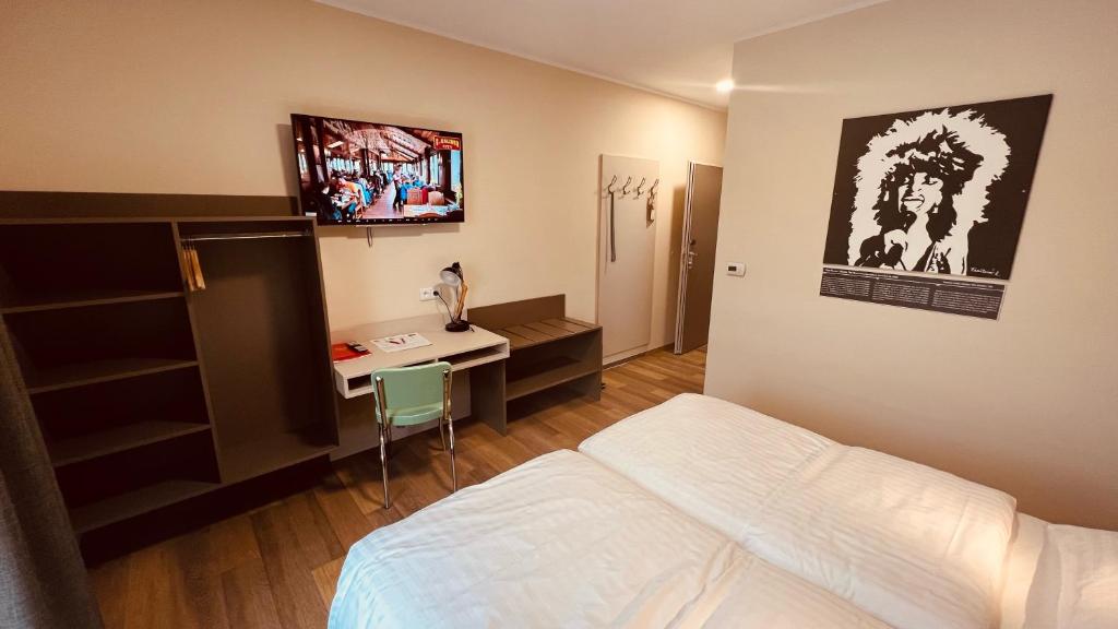 Postel nebo postele na pokoji v ubytování Jukebox Hotel