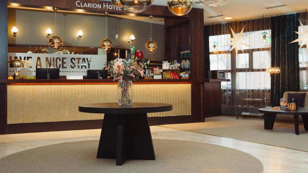 Lounge nebo bar v ubytování Clarion Hotel Winn
