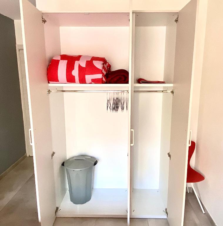 Central Private En-Suite with Balcony in shared residence - 7