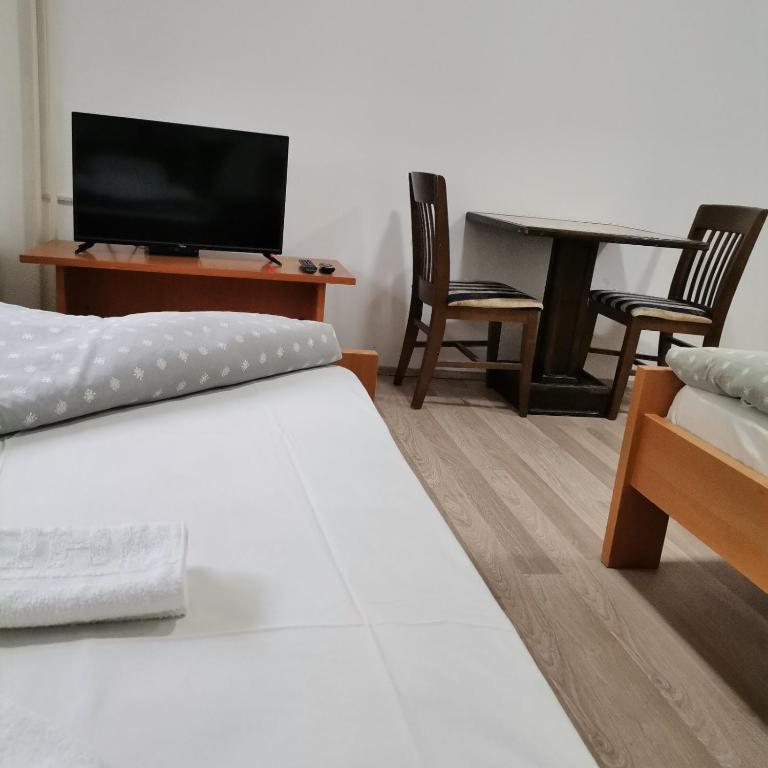 Postel nebo postele na pokoji v ubytování Hotel Duga