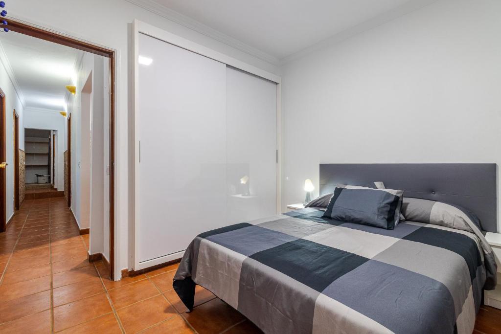 Posteľ alebo postele v izbe v ubytovaní Flatguest Faro de Sardina - 3 Bed - Coast - WIFI