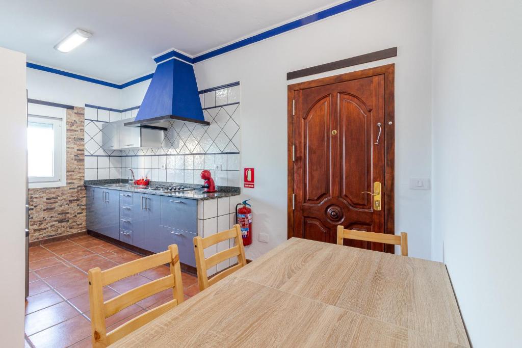 Kuchyňa alebo kuchynka v ubytovaní Flatguest Faro de Sardina - 3 Bed - Coast - WIFI