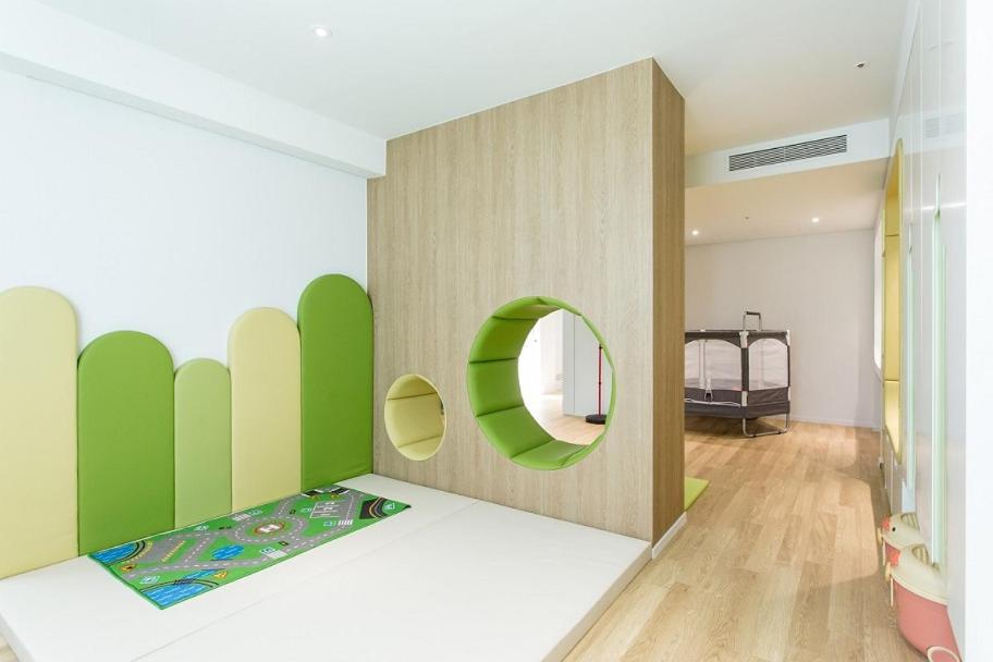 Postel nebo postele na pokoji v ubytování Interburgo Hotel Wonju