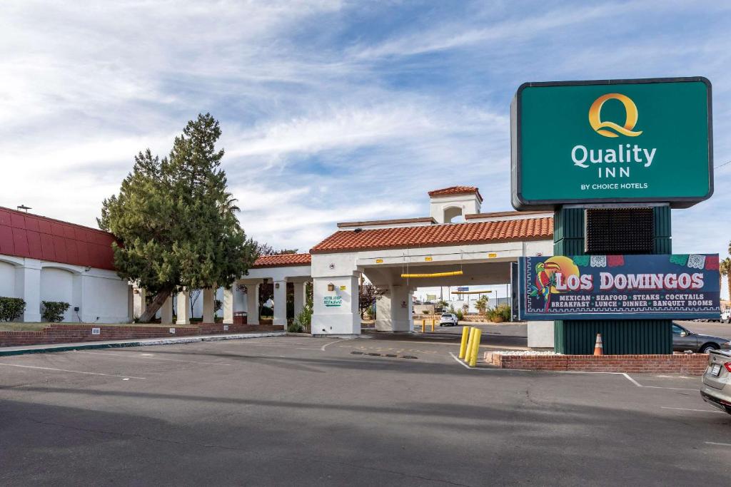 a view of a colley inn gas station at Quality Inn On Historic Route 66 in Barstow