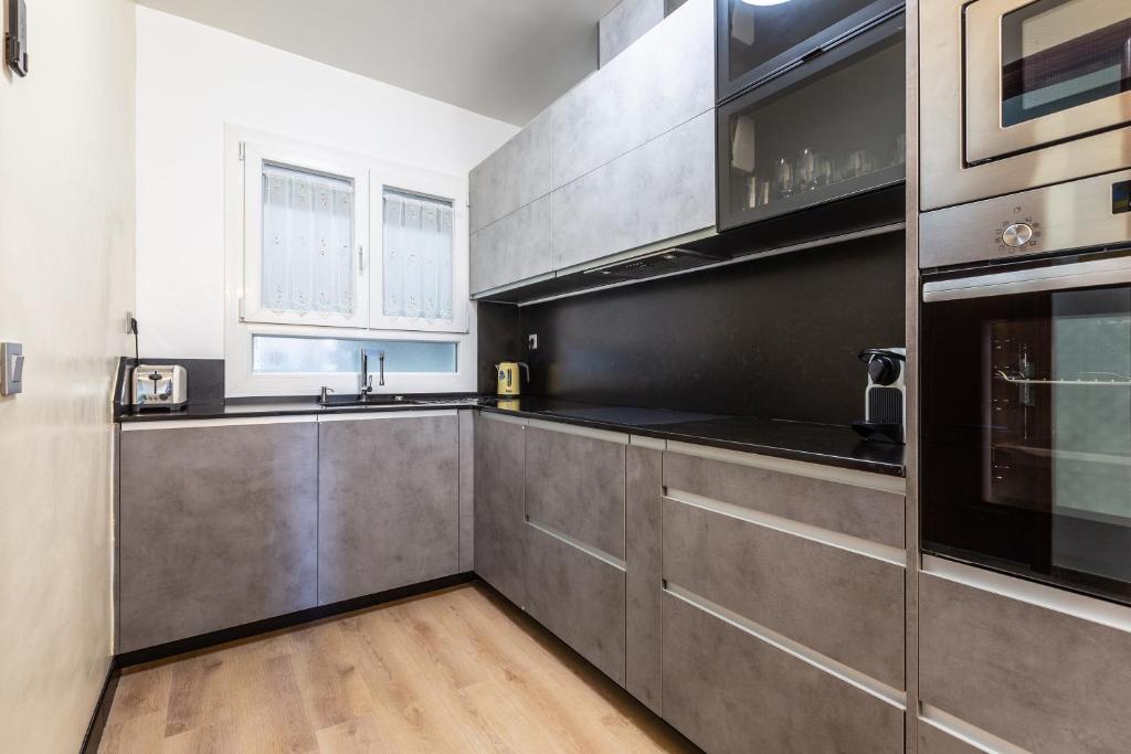 A kitchen or kitchenette at Palma de Mallorca 12