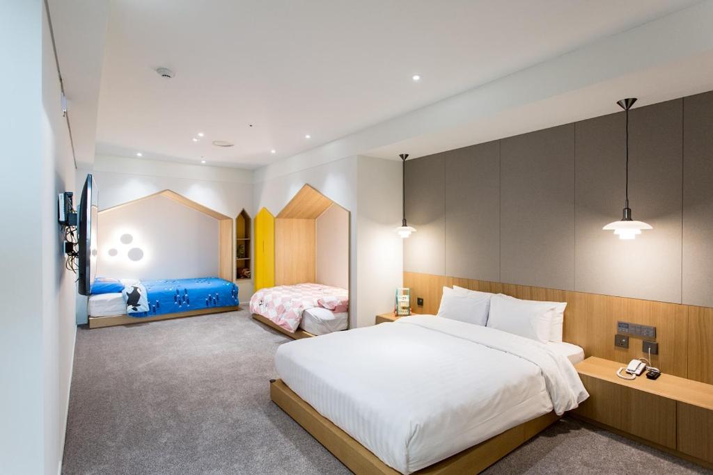 Postel nebo postele na pokoji v ubytování Interburgo Hotel Wonju