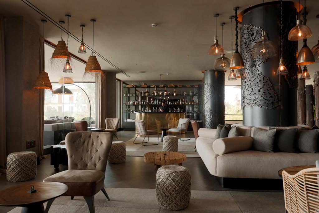 Un lugar para sentarse en Hotel Faro, a Lopesan Collection Hotel - Adults Only