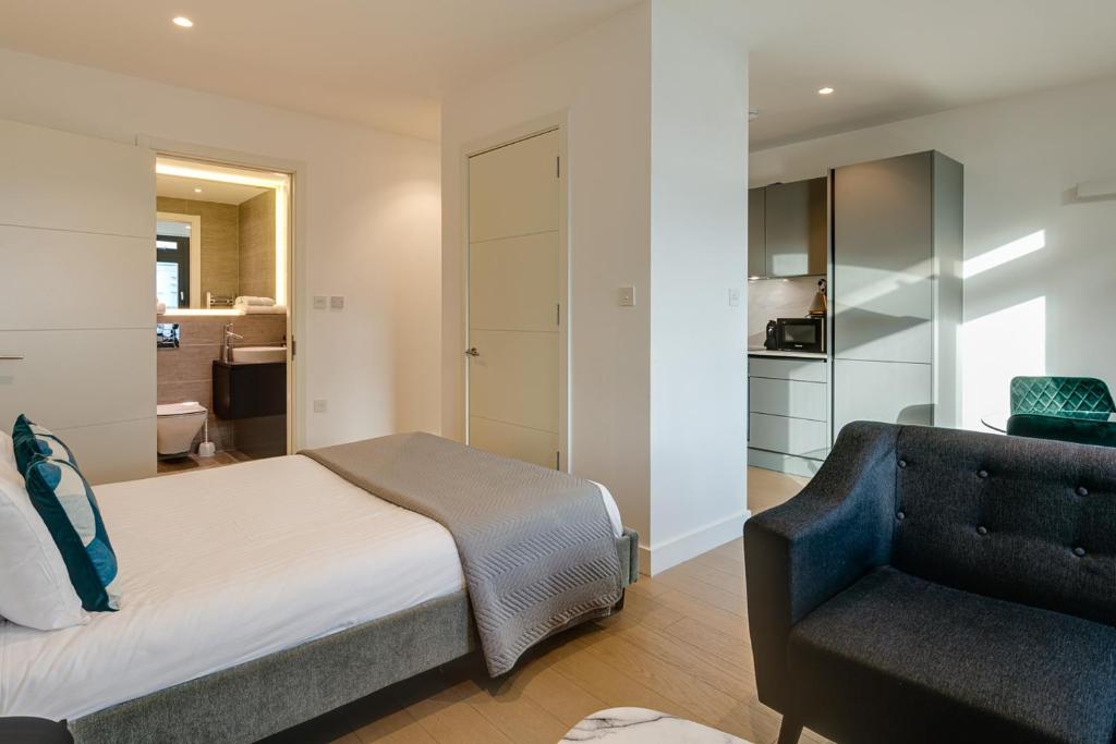 Charles Hope London Brentford - Standard Studio