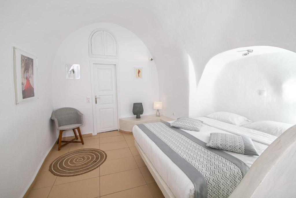 Postel nebo postele na pokoji v ubytování Vogue Suites