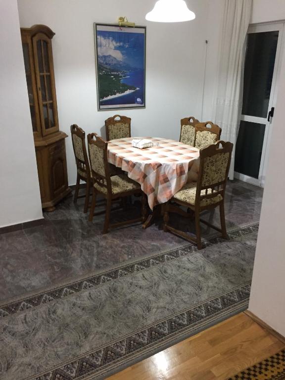 Posedenie v ubytovaní VILLA NEDE