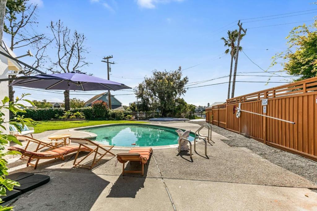 @ Marbella Lane - Cozy 3BR Lakeview Home with Pool