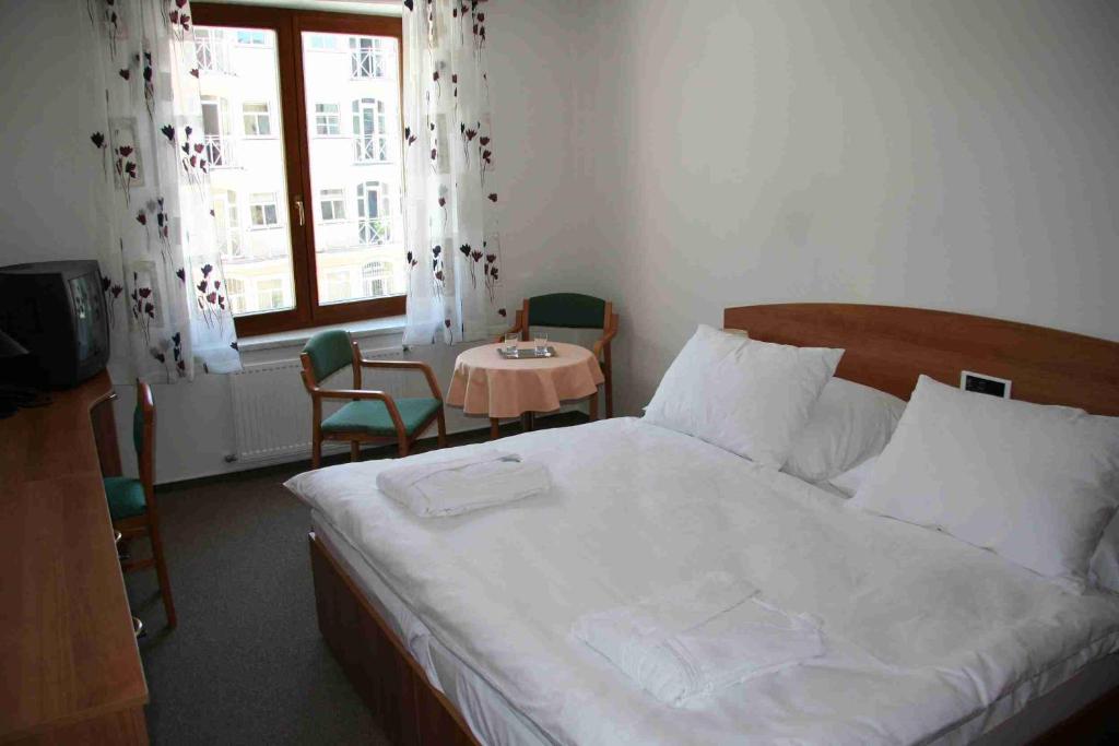Postel nebo postele na pokoji v ubytování Lazensky Hotel Park