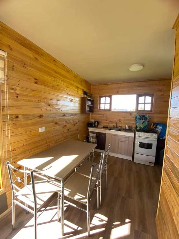 Kuchyň nebo kuchyňský kout v ubytování Cabañas del Llano