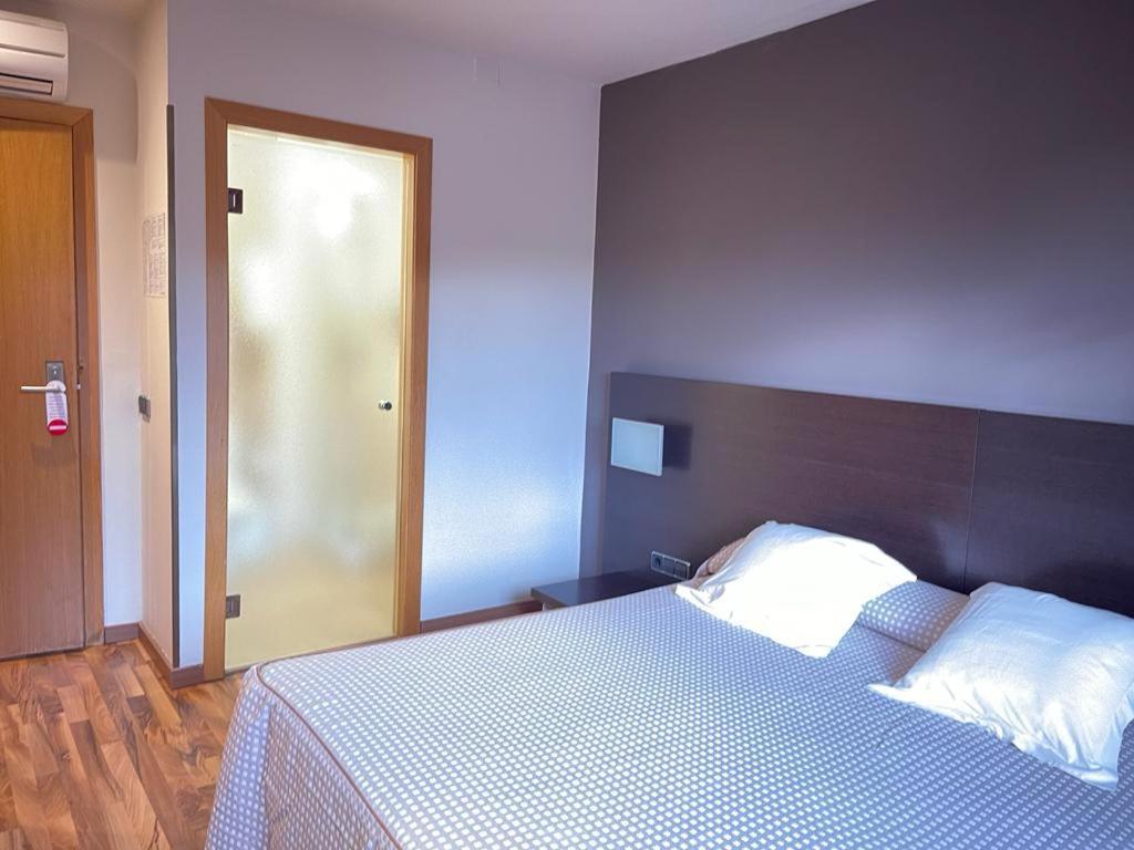 Postel nebo postele na pokoji v ubytování Hotel Bruc