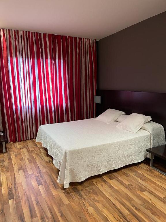 Postel nebo postele na pokoji v ubytování Hotel Bruc