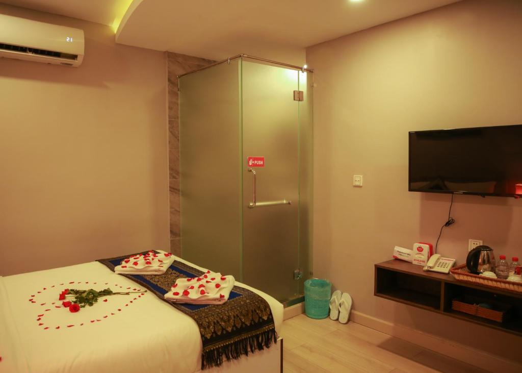 Postel nebo postele na pokoji v ubytování Ostro Hotel