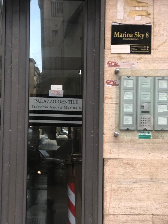 Certyfikat, podpis lub inny dokument wystawiony w obiekcie Marina SKY 8