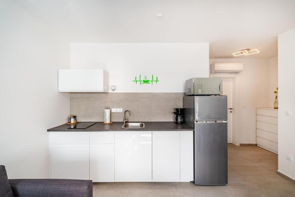 Kuchyňa alebo kuchynka v ubytovaní Appartments Kosamiri nahe Zadar