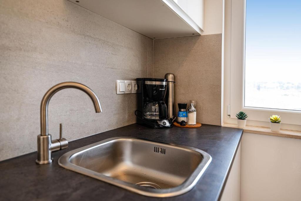 Kuchyňa alebo kuchynka v ubytovaní Appartments Kosamiri nahe Zadar