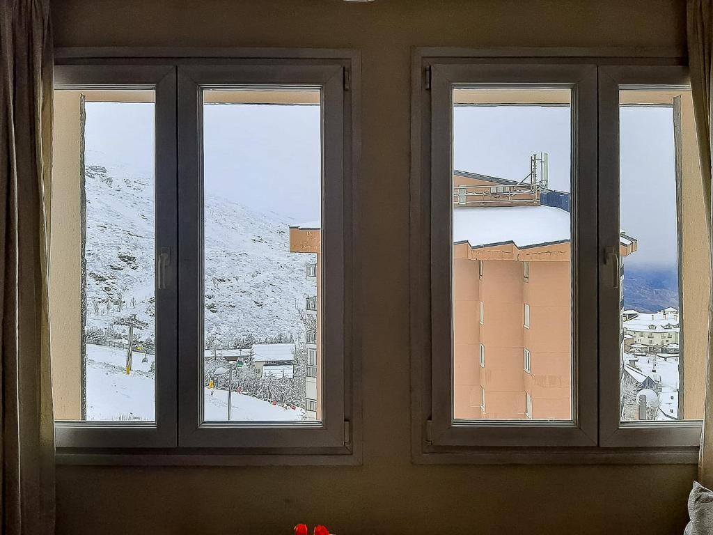 Obiekt Miramar Ski Premium zimą