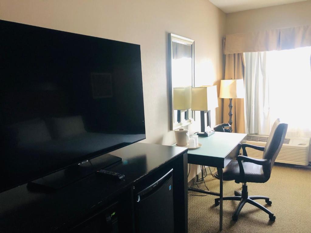 Wingate by Wyndham Ashland photo