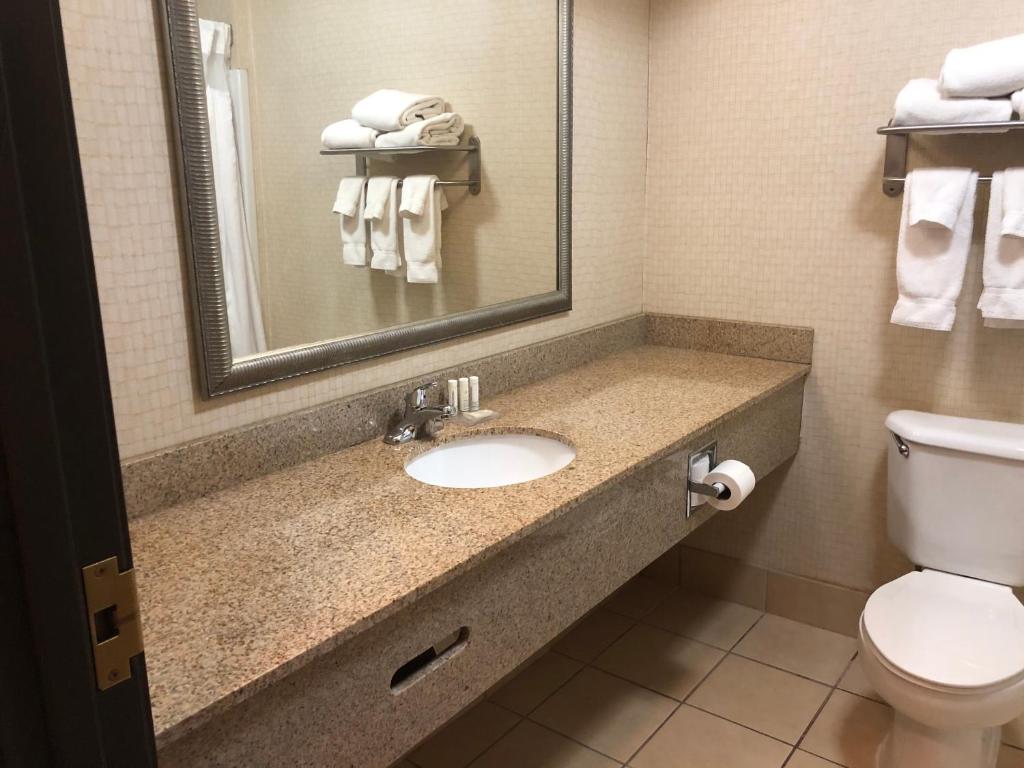 Wingate by Wyndham Ashland photo