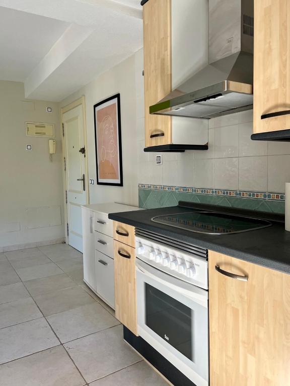 Kuchyň nebo kuchyňský kout v ubytování Aura Apartment Benidorm