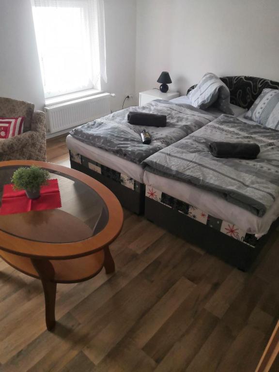 En eller flere senge i et værelse på Ubytování v RV