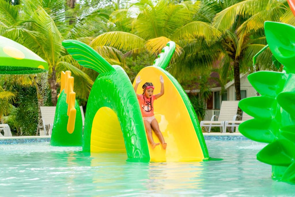 Bazén v ubytování Fantasy Island Beach Resort and Marina - All Inclusive nebo v jeho okolí