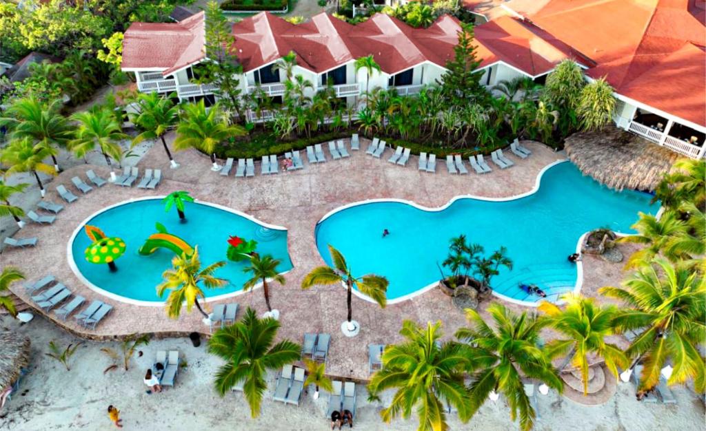 Bazén v ubytování Fantasy Island Beach Resort and Marina - All Inclusive nebo v jeho okolí