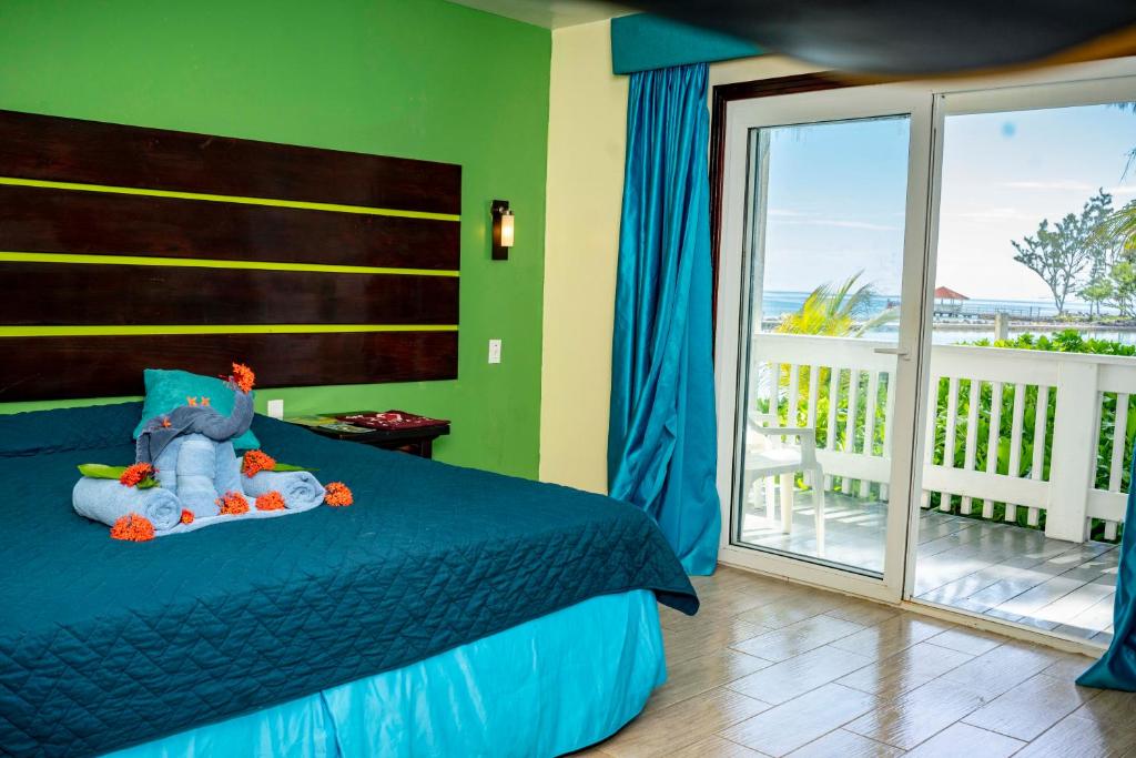 Postel nebo postele na pokoji v ubytování Fantasy Island Beach Resort and Marina - All Inclusive