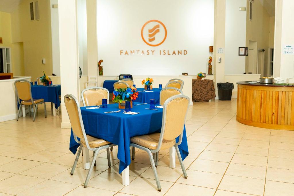Restaurace v ubytování Fantasy Island Beach Resort and Marina - All Inclusive