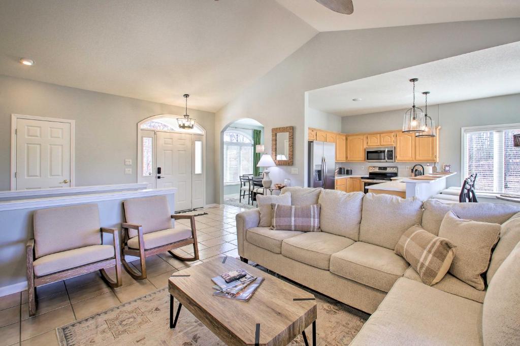 Hot Springs Village Home on Golf Course!, Owensville (updated prices 2024)