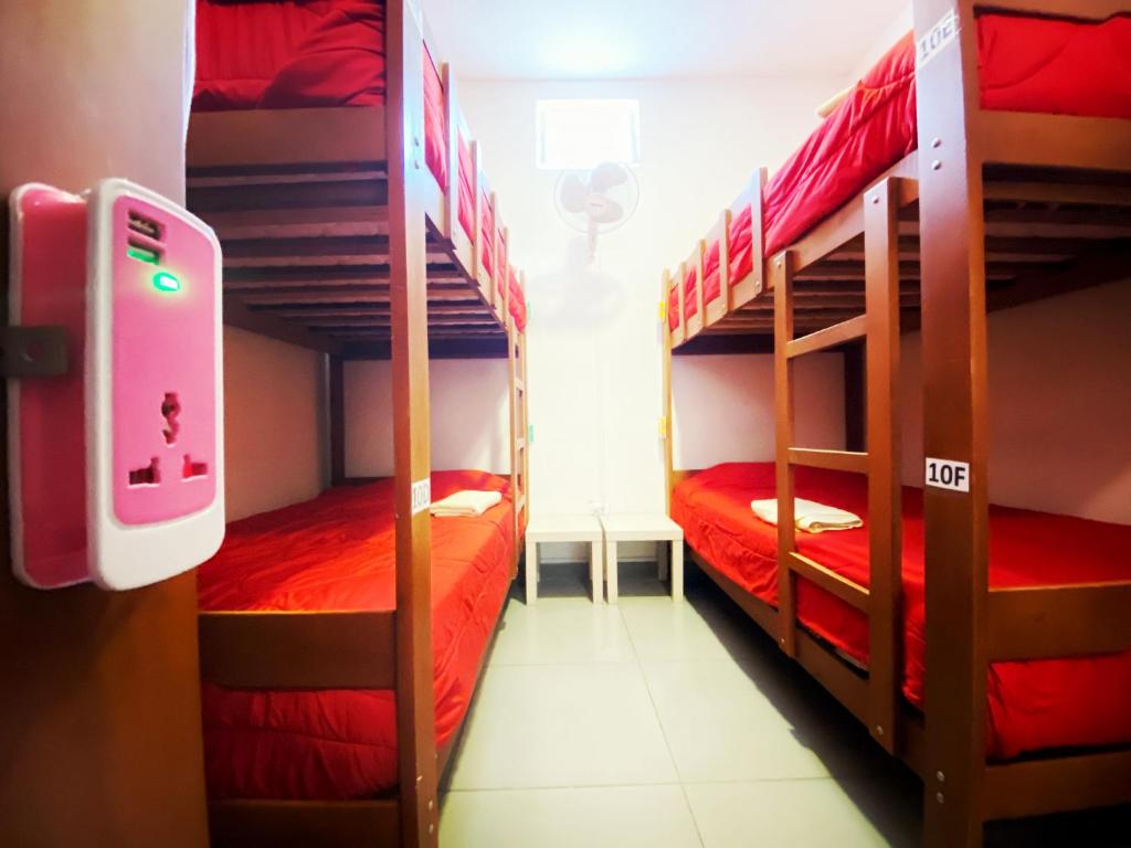 Postel nebo postele na pokoji v ubytování Lima House Hostel