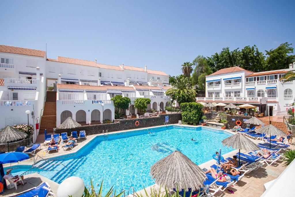 a large swimming pool in front of a hotel at Ona Los Claveles in Los Cristianos