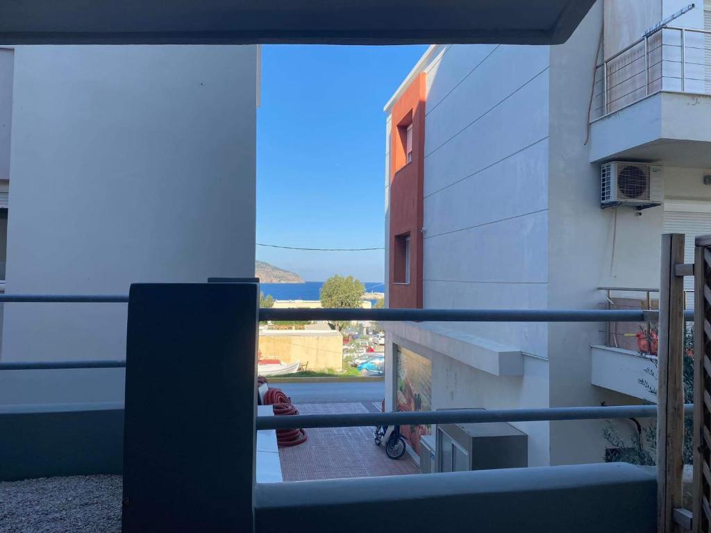 vista dal balcone di un edificio di Holiday Center a Karpathos
